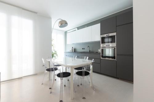 EasyTopStay - Porta Nuova Bright and Roomy Flat