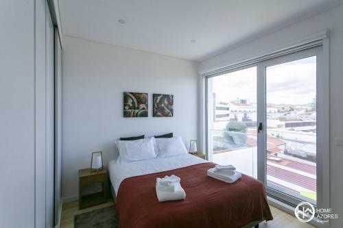 Uma cama ou camas num quarto em Home Azores - Casas da Ladeira