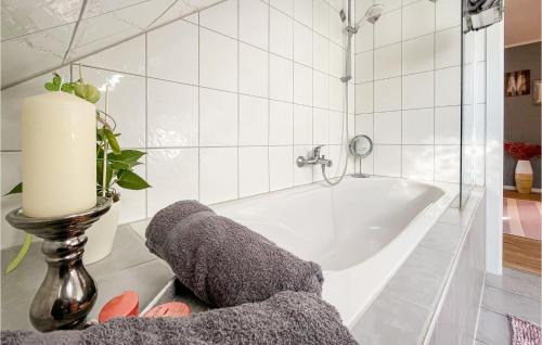 Vonios kambarys apgyvendinimo įstaigoje Amazing Apartment In Schauenstein With Wifi