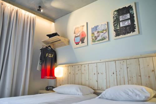 Katil atau katil-katil dalam bilik di greet hotel Cernay Mulhouse