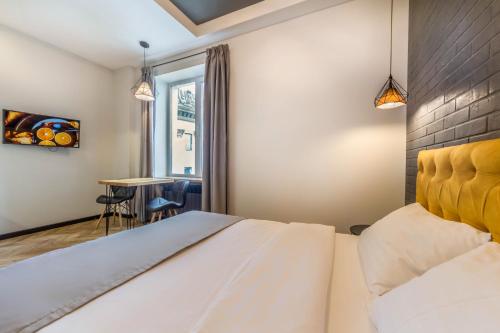 a hotel room with a bed and a table at DayFlat Apartments Maidan Area in Kyiv