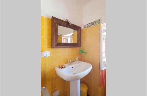 a bathroom with a sink and a mirror at Jolly Roger Affittacamere in La Spezia