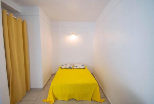 a room with a table with a yellow table cloth at La Kalenda - Studio climatisé in Saint-Pierre