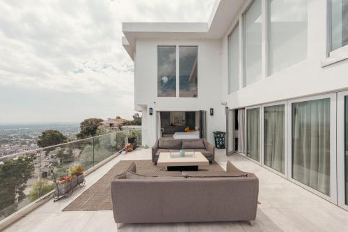 Exclusive Hillside Hideaway-Private Room photo 16