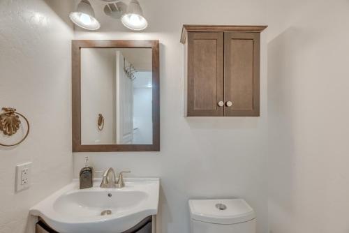 Bilik mandi di Modern Alpine Cabin 3 Miles to Ski Cloudcroft