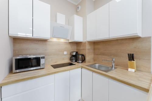 Η κουζίνα ή μικρή κουζίνα στο Apartament Słoneczny z Basenem Letnim by HolidaySun