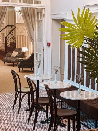 a group of tables and chairs in a room at GRANDE HOTEL PARIS by STAY HOTELS in Porto
