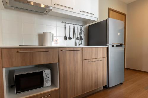 O bucătărie sau chicinetă la Квартира с рабочим столом X413 by IBG Property