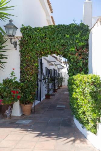 Casa con jardín junto a la playa