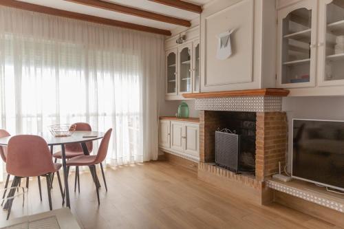 Casa con jardín junto a la playa