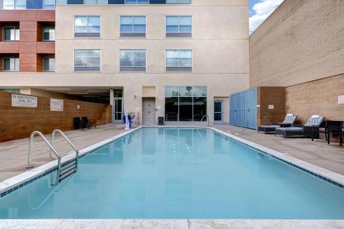 a large swimming pool in front of a building at Holiday Inn Express & Suites - Glendale Downtown in Glendale