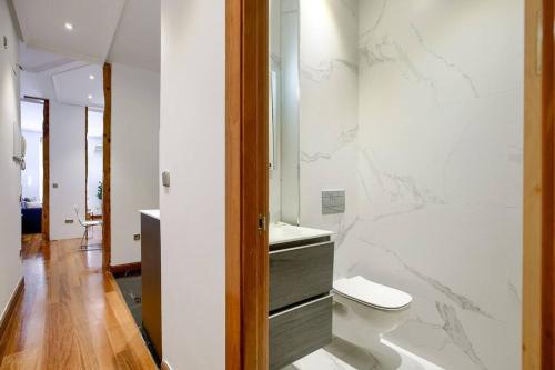 Central flat in the best location-COMEN-2-DE