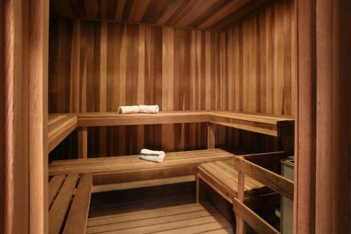 a sauna with two towels sitting in it at Courtyard Hartford Cromwell in Cromwell