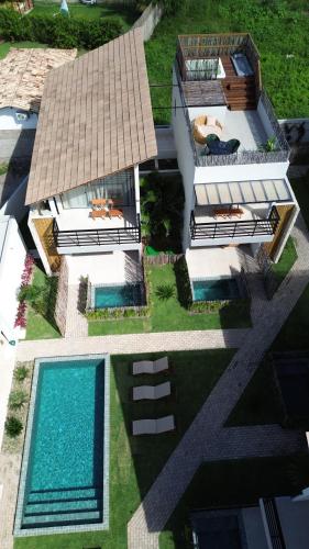 an aerial view of a house with a swimming pool at Alameda Lounge Pousada in Pôrto de Pedras