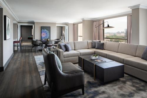 a living room with a couch and a table at Dallas-Addison Marriott Quorum by the Galleria in Addison