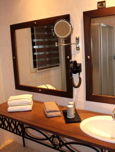a bathroom counter with a mirror and a sink at Le Loft in Bamako