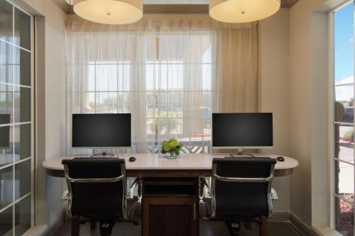 Μια τηλεόραση ή/και κέντρο ψυχαγωγίας στο Homewood Suites by Hilton Lubbock