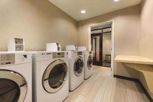 ラファイエットにあるHome2 Suites by Hilton Parc Lafayetteのギャラリーの写真