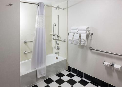 Hampton Inn San Diego Downtown Image