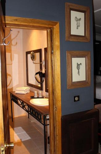 a bathroom with a sink and a mirror at Le Loft in Bamako
