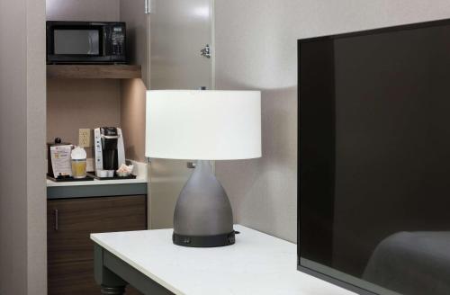 Kuchyň nebo kuchyňský kout v ubytování Hilton Garden Inn Sacramento/South Natomas