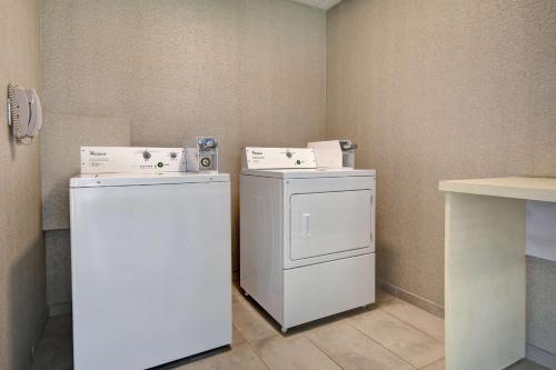 two washers and a refrigerator in a room at Hampton Inn & Suites Alexandria Old Town Area South in Alexandria