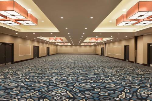 Photo de la galerie de l'établissement Embassy Suites by Hilton Atlanta Airport, à Atlanta