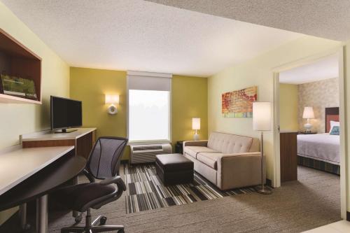 Postel nebo postele na pokoji v ubytování Home2Suites Pittsburgh Cranberry