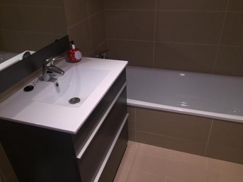Ένα μπάνιο στο APARTAMENTO construcción nueva BARCELONA - CALELLA