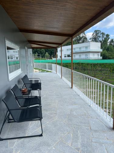 Bazén v ubytování Funileiro, apartamentos e quartos nebo v jeho okolí