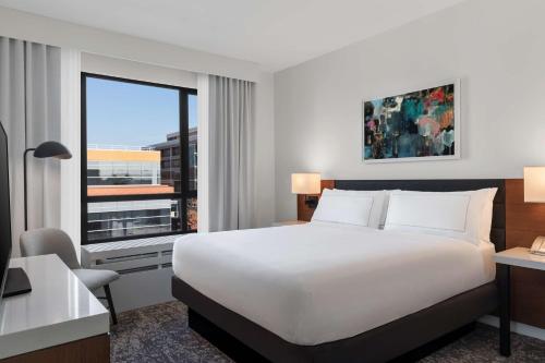Tapestry By Hilton The Fort Sutter Hotel Sacramento, Ca Image
