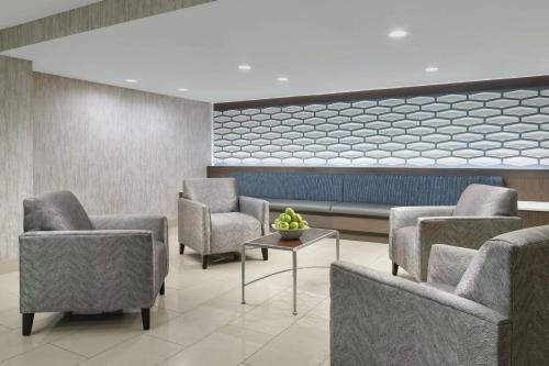 DoubleTree by Hilton Orlando Airport Hotel Image