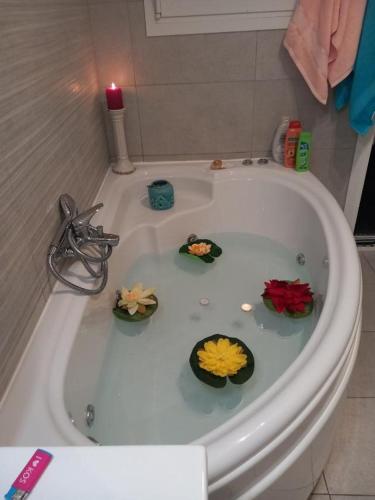 a white bath tub with flowers in the middle at Anemomylos House in Kámpos