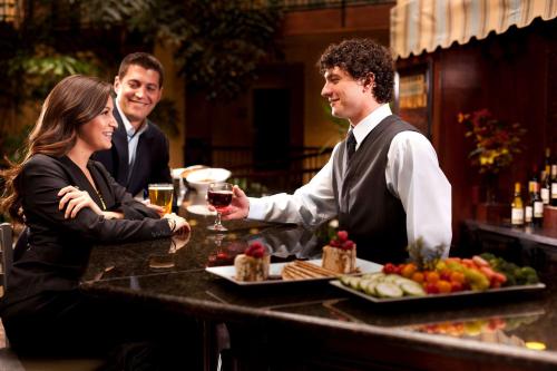 Tetamu yang menginap di Embassy Suites Lubbock