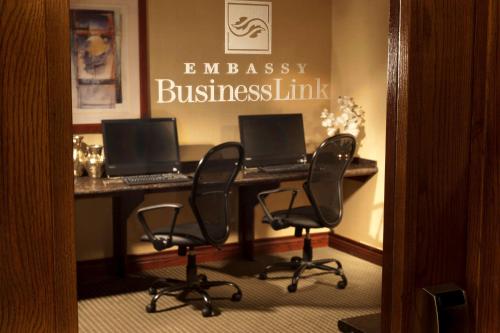Kawasan bisnes dan/atau bilik persidangan di Embassy Suites Lubbock