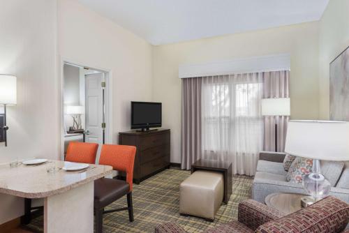 Μια τηλεόραση ή/και κέντρο ψυχαγωγίας στο Homewood Suites by Hilton Raleigh/Crabtree Valley