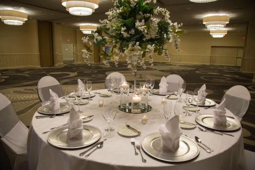 Фотография из галереи Hilton Kansas City Airport в Канзас-Сити