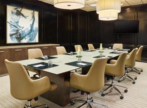 Бизнес-центр и/или конференц-зал в Hilton Kansas City Airport