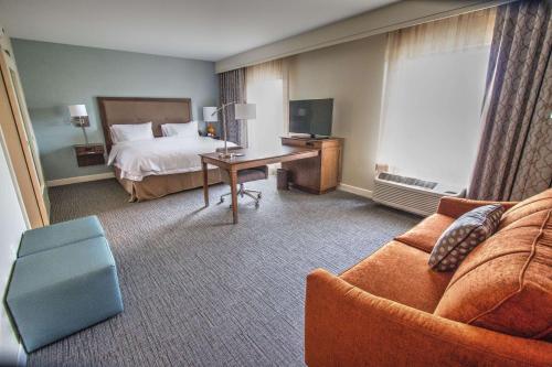 a hotel room with a bed and a couch at Hampton Inn & Suites Braselton in Braselton