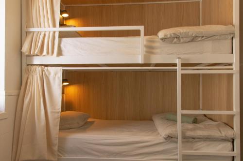 The Lighthouse Hostelにあるベッド