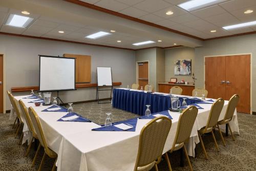 Kawasan bisnes dan/atau bilik persidangan di Hampton Inn & Suites Providence / Smithfield