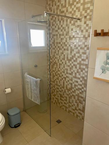 The Lighthouse Hostelにあるバスルーム