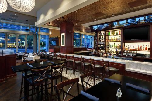a restaurant with tables and chairs and a bar at Hilton Garden Inn Washington DC/Georgetown Area in Washington