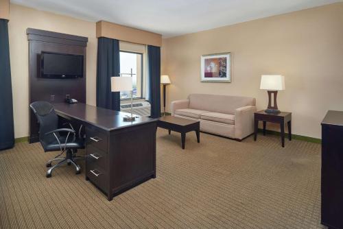 TV a/nebo společenská místnost v ubytování Hampton Inn & Suites Decatur