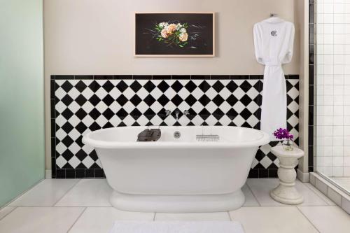 The Candler Hotel Atlanta, Curio Collection by Hilton Image