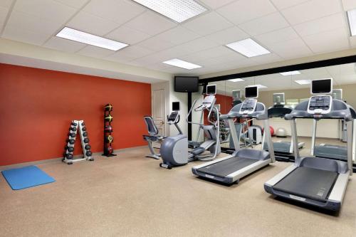 a gym with several treadmills and cardio equipment at Homewood Suites by Hilton Columbus-Dublin in Dublin