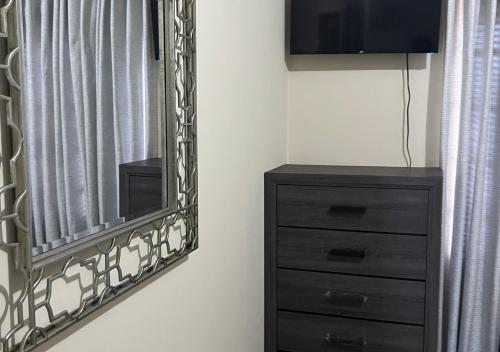 Una televisión o centro de entretenimiento en Caspian Villa