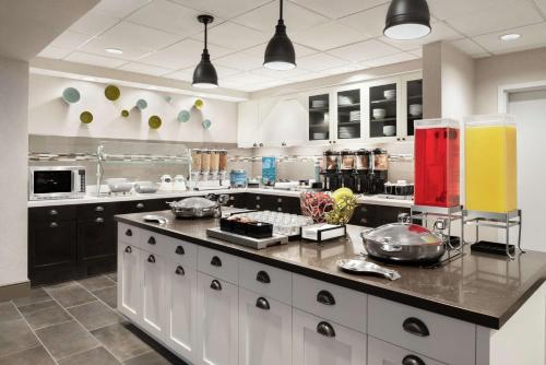 Кухня или мини-кухня в Homewood Suites Rochester-Henrietta
