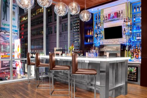 Hilton Garden Inn New York - Times Square Central Image