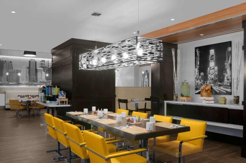 Hilton Garden Inn New York - Times Square Central Image